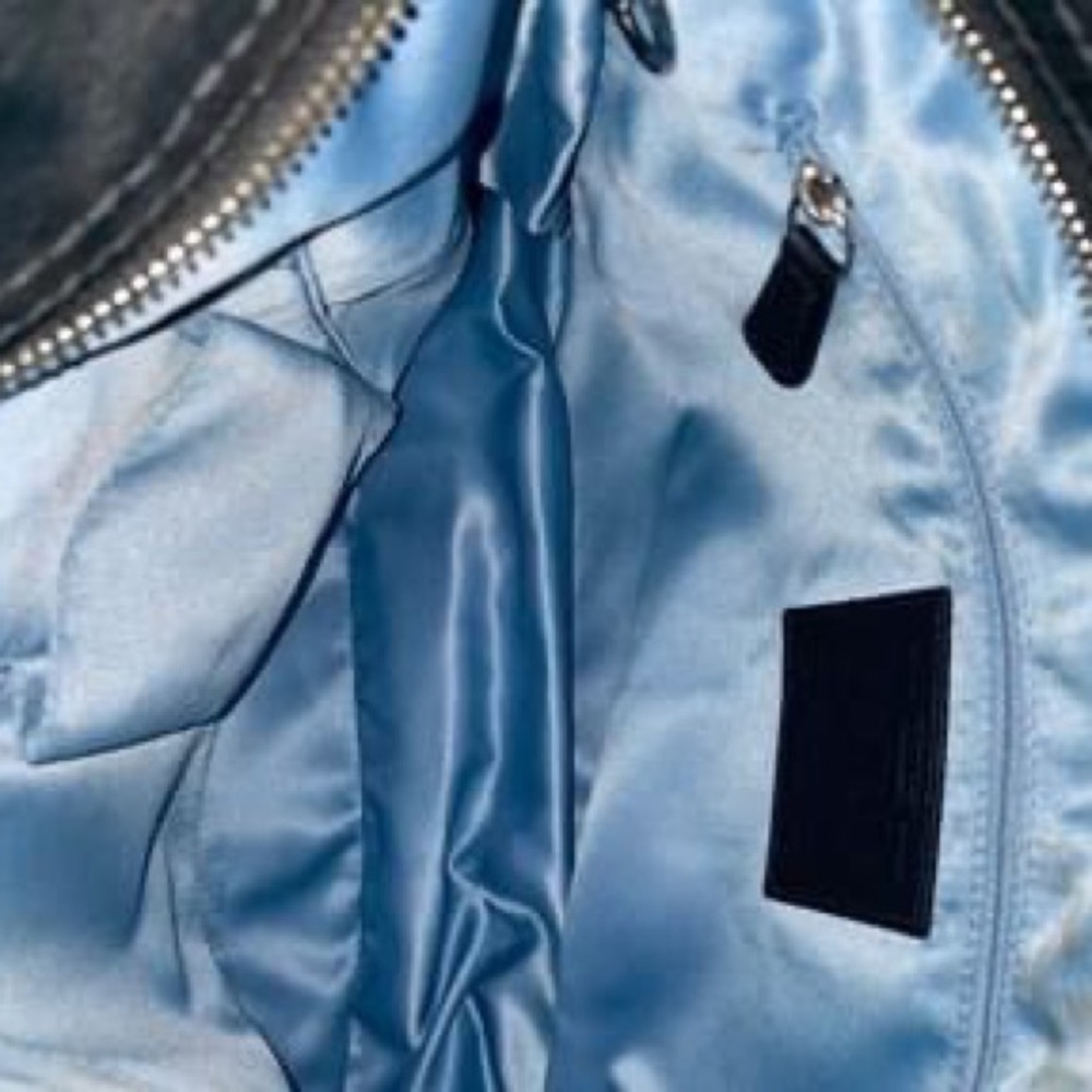 black zoe COACH bag with baby blue interior - Picture 4 of 4